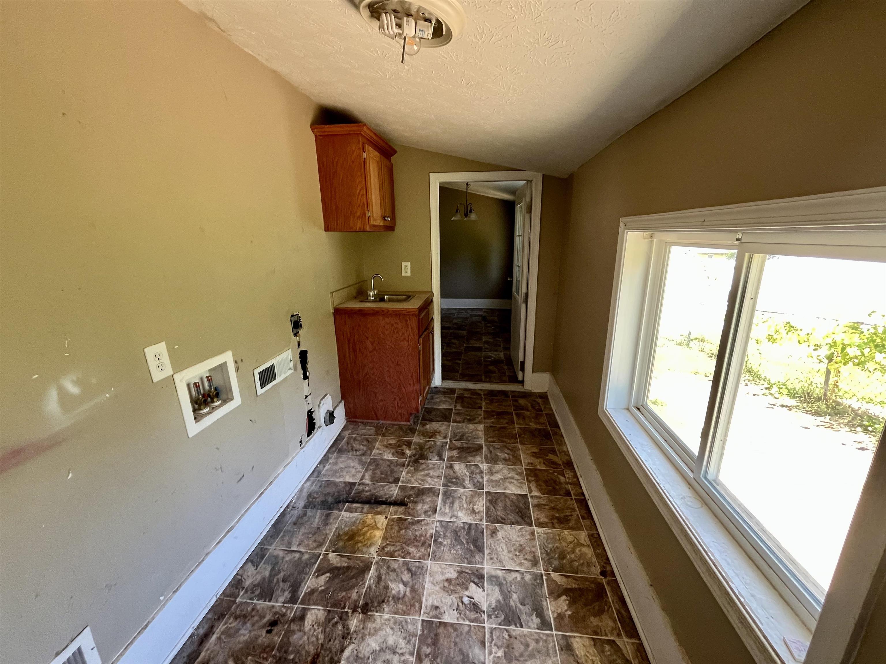 1112 BUTLER ST, STAUNTON, Virginia 24401, 4 Bedrooms Bedrooms, ,1 BathroomBathrooms,Residential,1112 BUTLER ST,660864 MLS # 660864