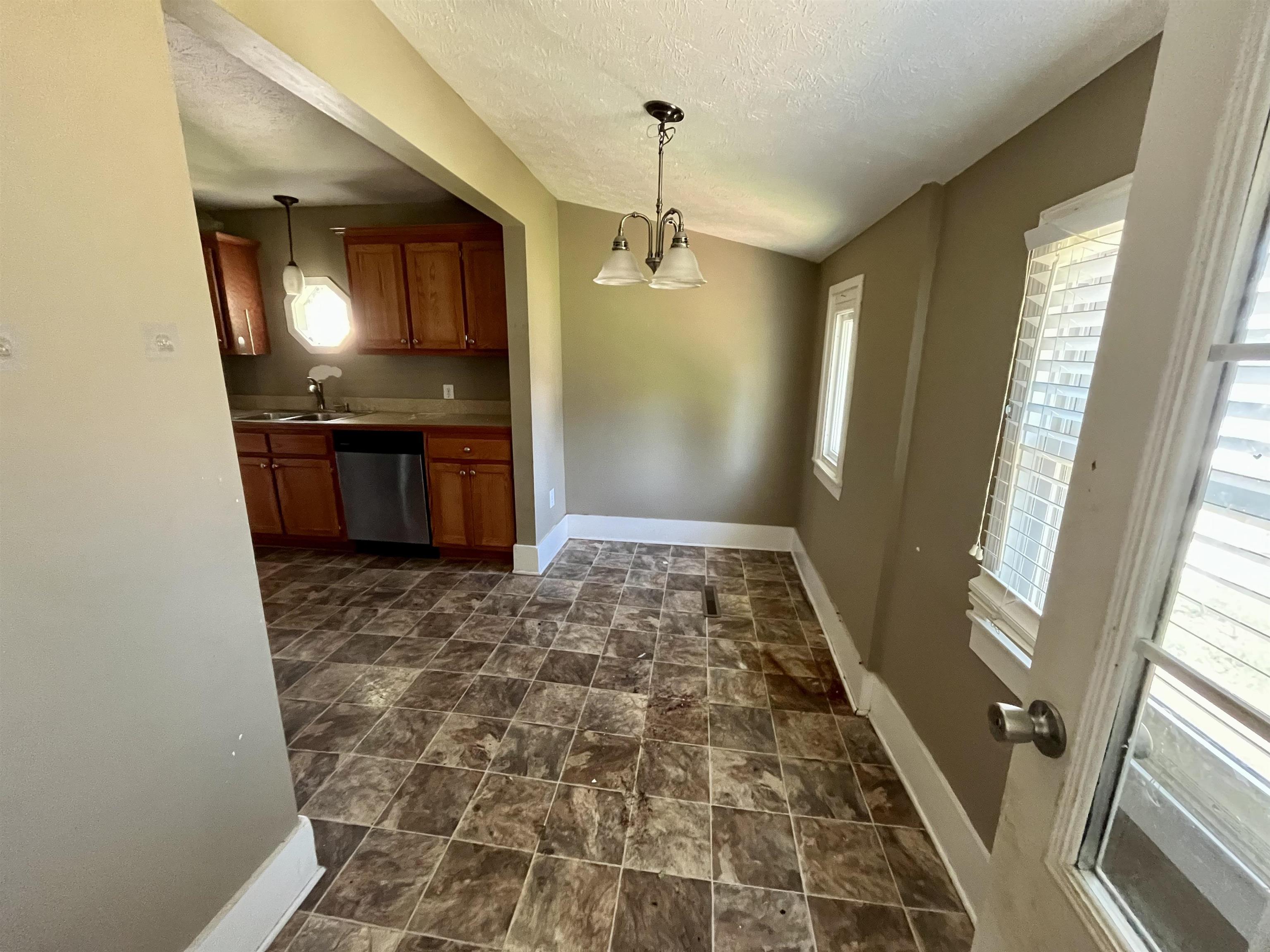 1112 BUTLER ST, STAUNTON, Virginia 24401, 4 Bedrooms Bedrooms, ,1 BathroomBathrooms,Residential,1112 BUTLER ST,660864 MLS # 660864