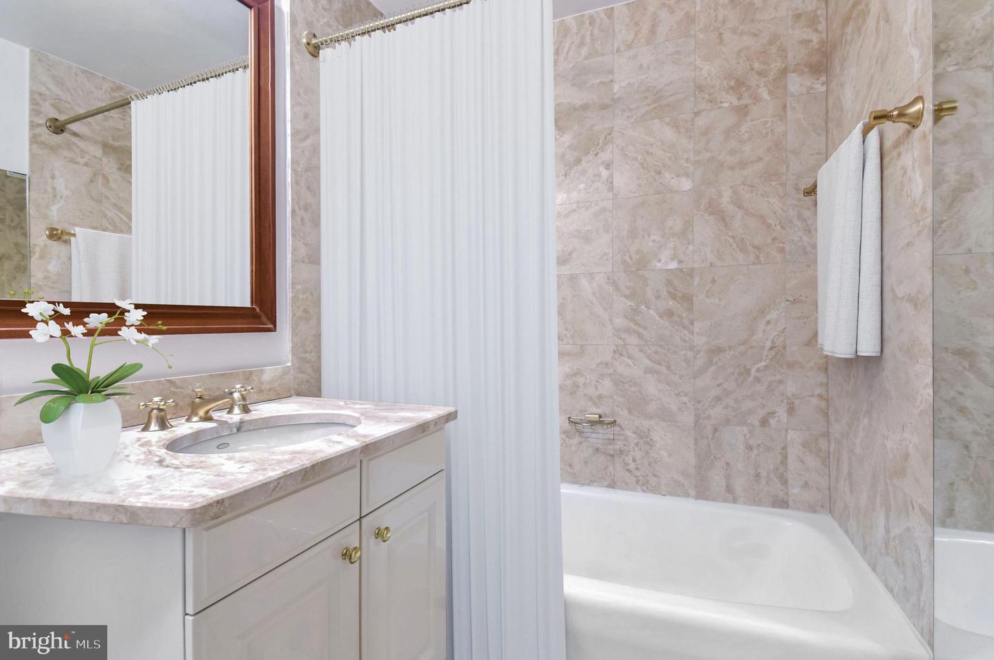 1155 23RD ST NW #6J, WASHINGTON, District Of Columbia 20037, 1 Bedroom Bedrooms, ,1 BathroomBathrooms,Residential,For sale,1155 23RD ST NW #6J,DCDC2175180 MLS # DCDC2175180