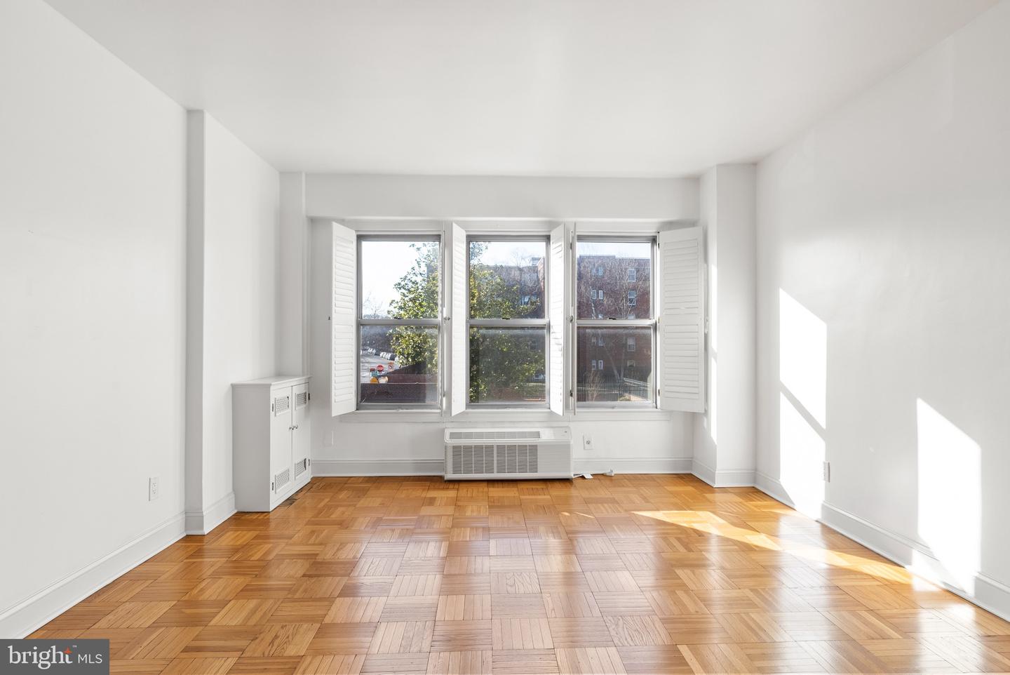 2500 Q ST NW #214, WASHINGTON, District Of Columbia 20007, 2 Bedrooms Bedrooms, ,2 BathroomsBathrooms,Residential,For sale,2500 Q ST NW #214,DCDC2175838 MLS # DCDC2175838