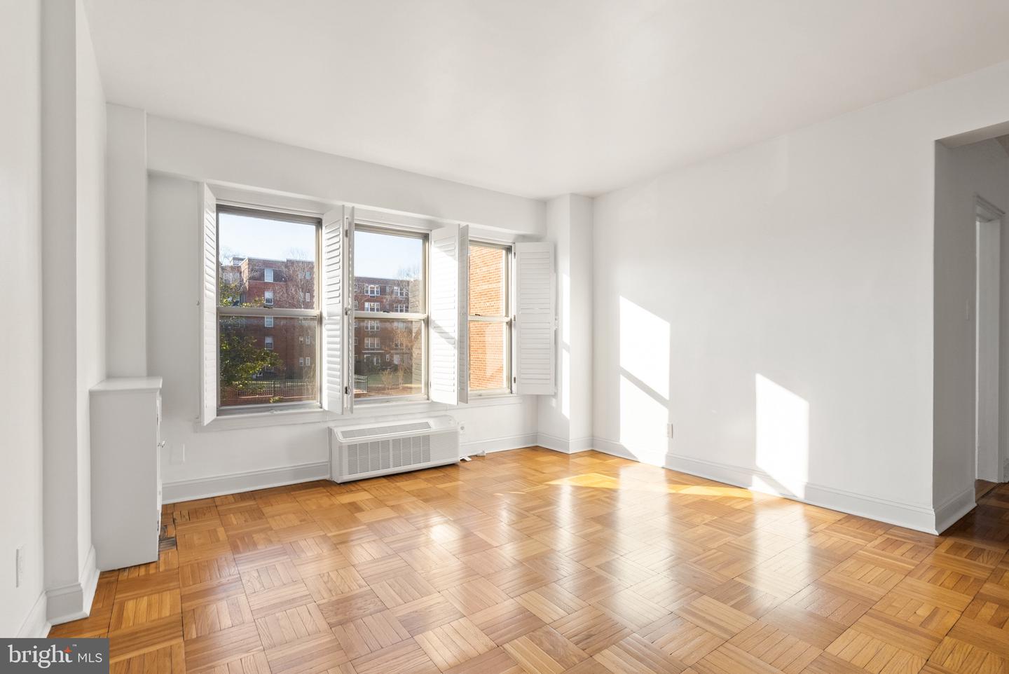 2500 Q ST NW #214, WASHINGTON, District Of Columbia 20007, 2 Bedrooms Bedrooms, ,2 BathroomsBathrooms,Residential,For sale,2500 Q ST NW #214,DCDC2175838 MLS # DCDC2175838