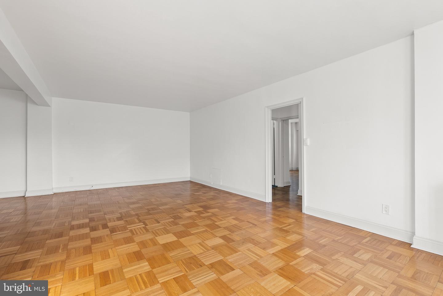 2500 Q ST NW #214, WASHINGTON, District Of Columbia 20007, 2 Bedrooms Bedrooms, ,2 BathroomsBathrooms,Residential,For sale,2500 Q ST NW #214,DCDC2175838 MLS # DCDC2175838