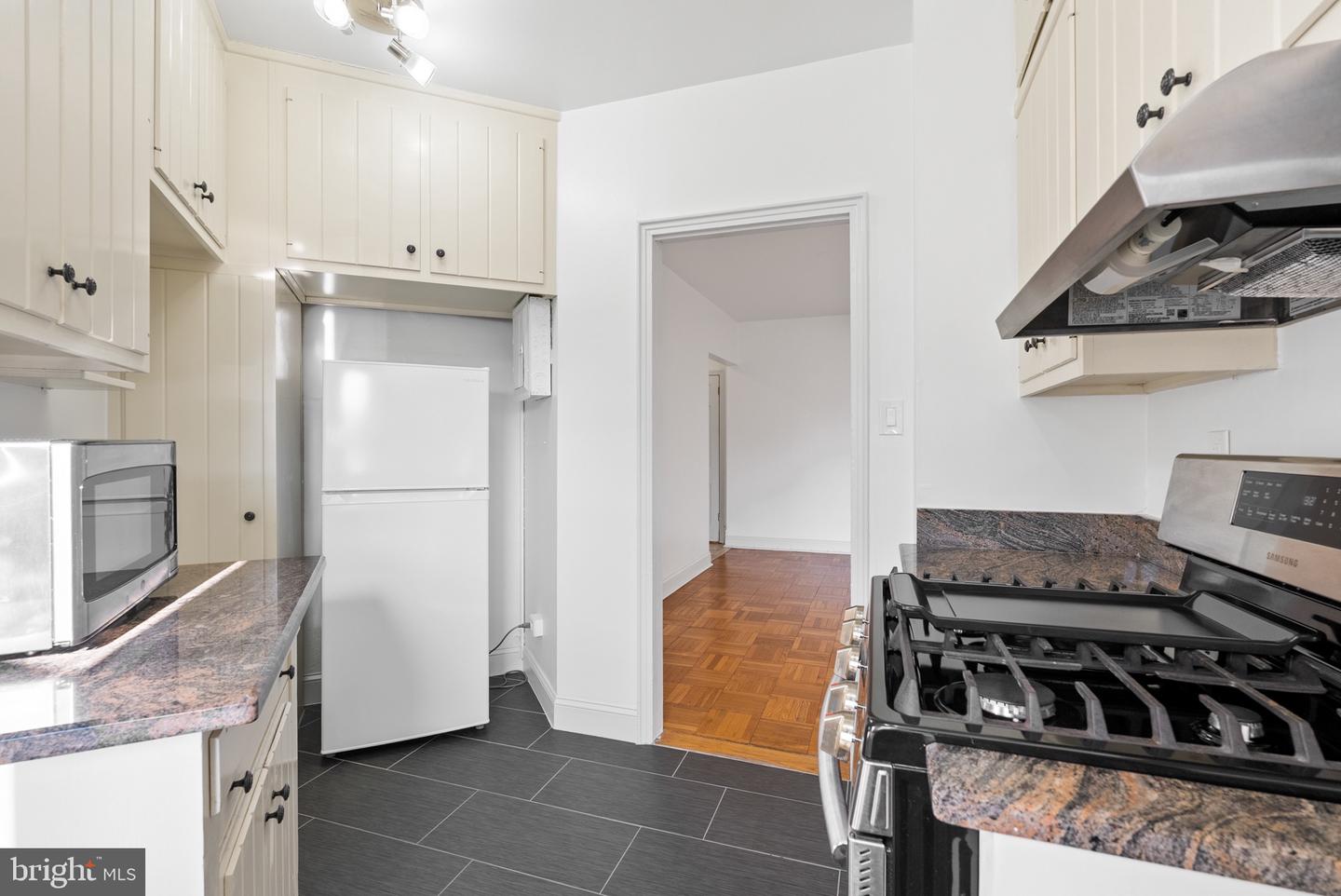 2500 Q ST NW #214, WASHINGTON, District Of Columbia 20007, 2 Bedrooms Bedrooms, ,2 BathroomsBathrooms,Residential,For sale,2500 Q ST NW #214,DCDC2175838 MLS # DCDC2175838
