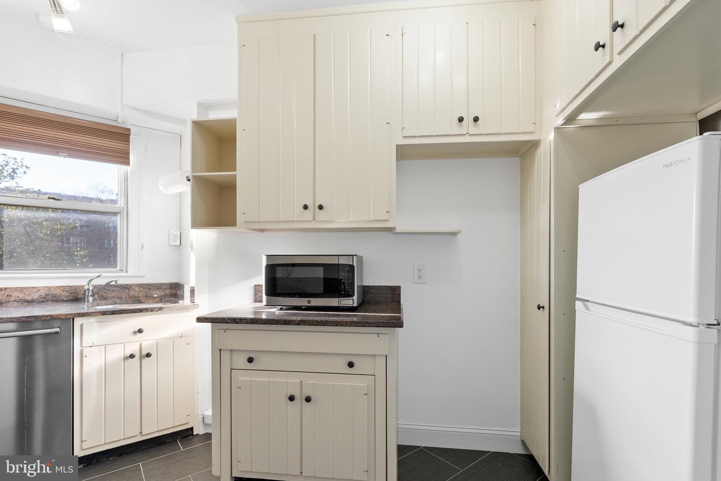 2500 Q ST NW #214, WASHINGTON, District Of Columbia 20007, 2 Bedrooms Bedrooms, ,2 BathroomsBathrooms,Residential,For sale,2500 Q ST NW #214,DCDC2175838 MLS # DCDC2175838