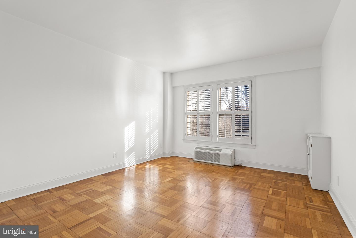 2500 Q ST NW #214, WASHINGTON, District Of Columbia 20007, 2 Bedrooms Bedrooms, ,2 BathroomsBathrooms,Residential,For sale,2500 Q ST NW #214,DCDC2175838 MLS # DCDC2175838