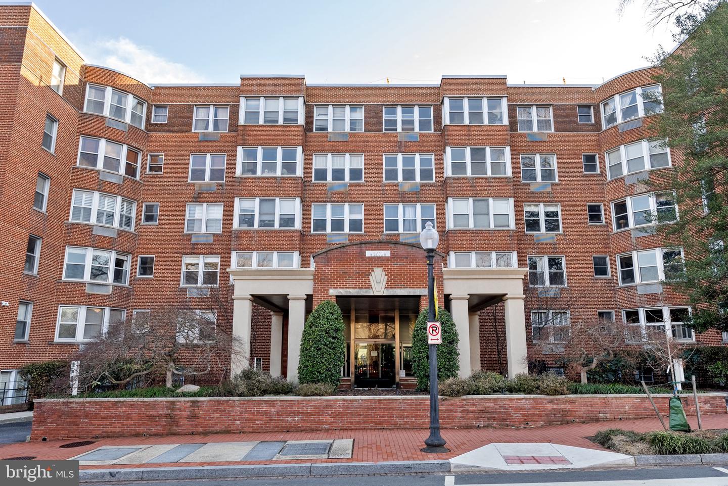 2500 Q ST NW #214, WASHINGTON, District Of Columbia 20007, 2 Bedrooms Bedrooms, ,2 BathroomsBathrooms,Residential,For sale,2500 Q ST NW #214,DCDC2175838 MLS # DCDC2175838
