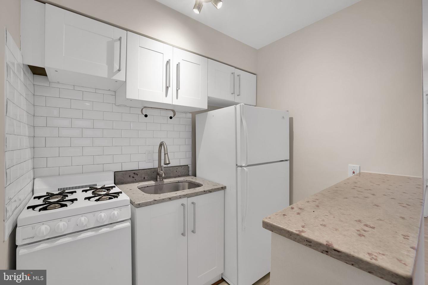 513 12TH ST NE #3, WASHINGTON, District Of Columbia 20002, 2 Bedrooms Bedrooms, ,1 BathroomBathrooms,Residential,For sale,513 12TH ST NE #3,DCDC2183772 MLS # DCDC2183772