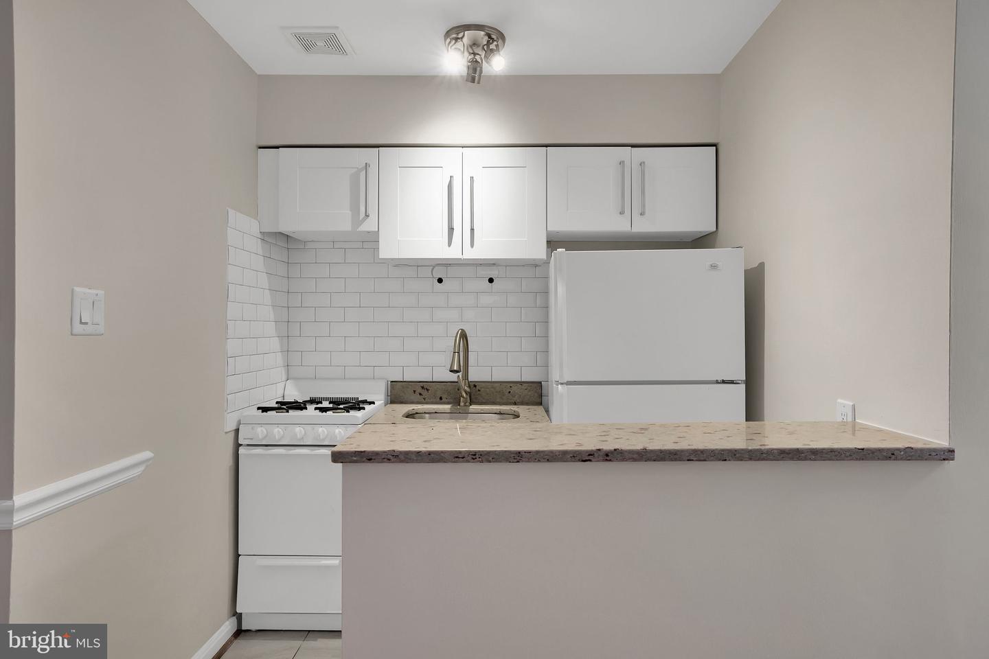 513 12TH ST NE #3, WASHINGTON, District Of Columbia 20002, 2 Bedrooms Bedrooms, ,1 BathroomBathrooms,Residential,For sale,513 12TH ST NE #3,DCDC2183772 MLS # DCDC2183772