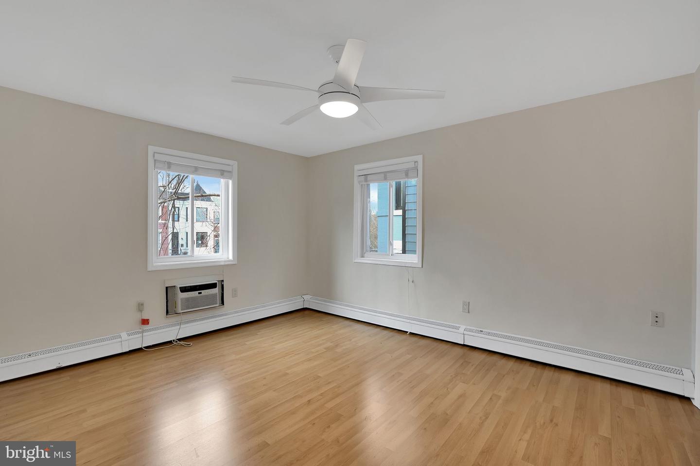 513 12TH ST NE #3, WASHINGTON, District Of Columbia 20002, 2 Bedrooms Bedrooms, ,1 BathroomBathrooms,Residential,For sale,513 12TH ST NE #3,DCDC2183772 MLS # DCDC2183772