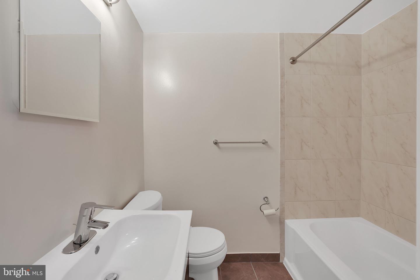 513 12TH ST NE #3, WASHINGTON, District Of Columbia 20002, 2 Bedrooms Bedrooms, ,1 BathroomBathrooms,Residential,For sale,513 12TH ST NE #3,DCDC2183772 MLS # DCDC2183772