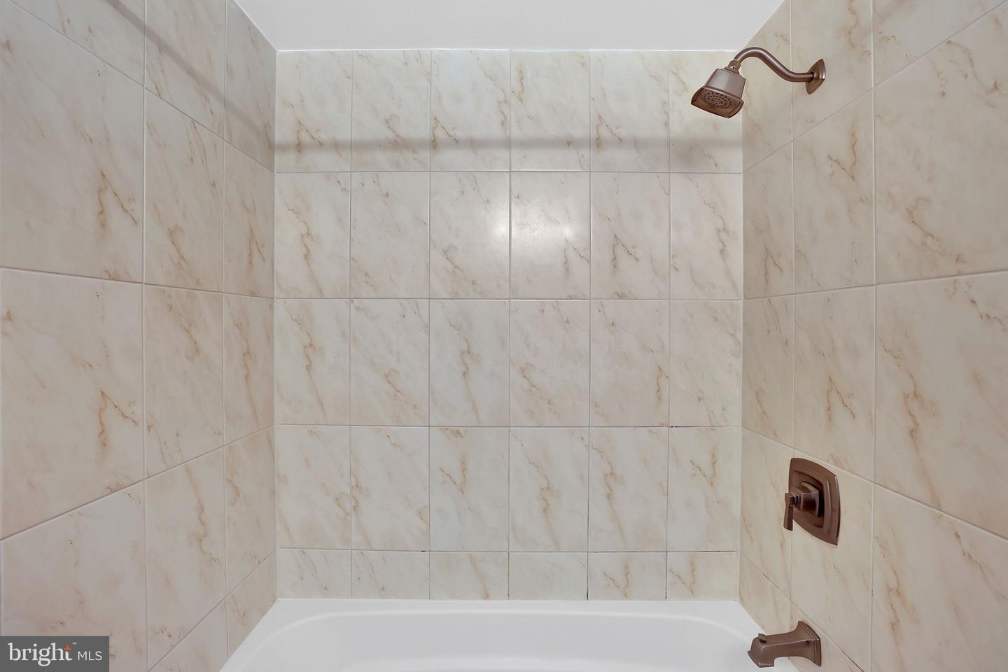 513 12TH ST NE #3, WASHINGTON, District Of Columbia 20002, 2 Bedrooms Bedrooms, ,1 BathroomBathrooms,Residential,For sale,513 12TH ST NE #3,DCDC2183772 MLS # DCDC2183772
