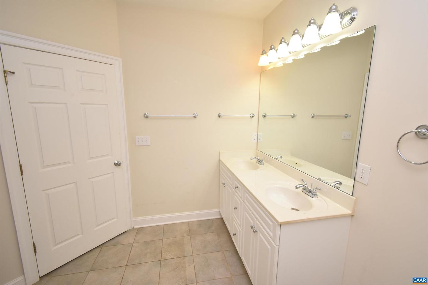 1052 GLENWOOD STATION LN #104, CHARLOTTESVILLE, Virginia 22901, 2 Bedrooms Bedrooms, ,2 BathroomsBathrooms,Residential,For sale,1052 GLENWOOD STATION LN #104,660883 MLS # 660883