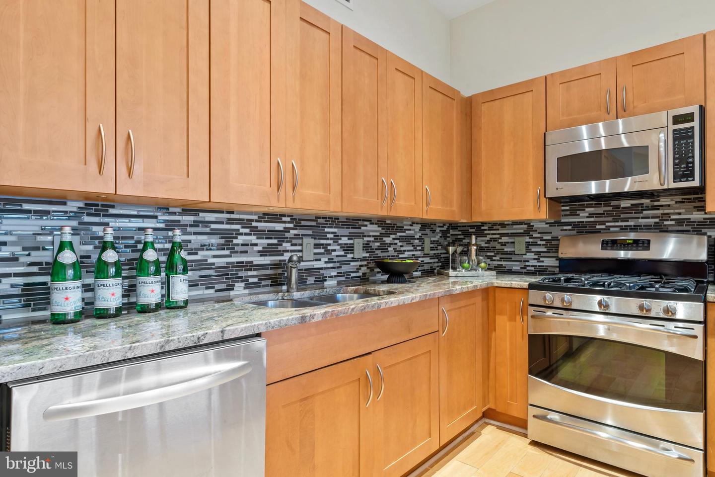 811 4TH ST NW #1011, WASHINGTON, District Of Columbia 20001, 3 Bedrooms Bedrooms, ,4 BathroomsBathrooms,Residential,For sale,811 4TH ST NW #1011,DCDC2175438 MLS # DCDC2175438
