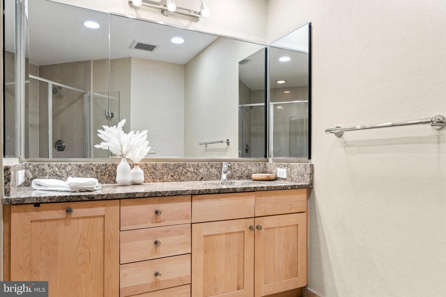 811 4TH ST NW #1011, WASHINGTON, District Of Columbia 20001, 3 Bedrooms Bedrooms, ,4 BathroomsBathrooms,Residential,For sale,811 4TH ST NW #1011,DCDC2175438 MLS # DCDC2175438