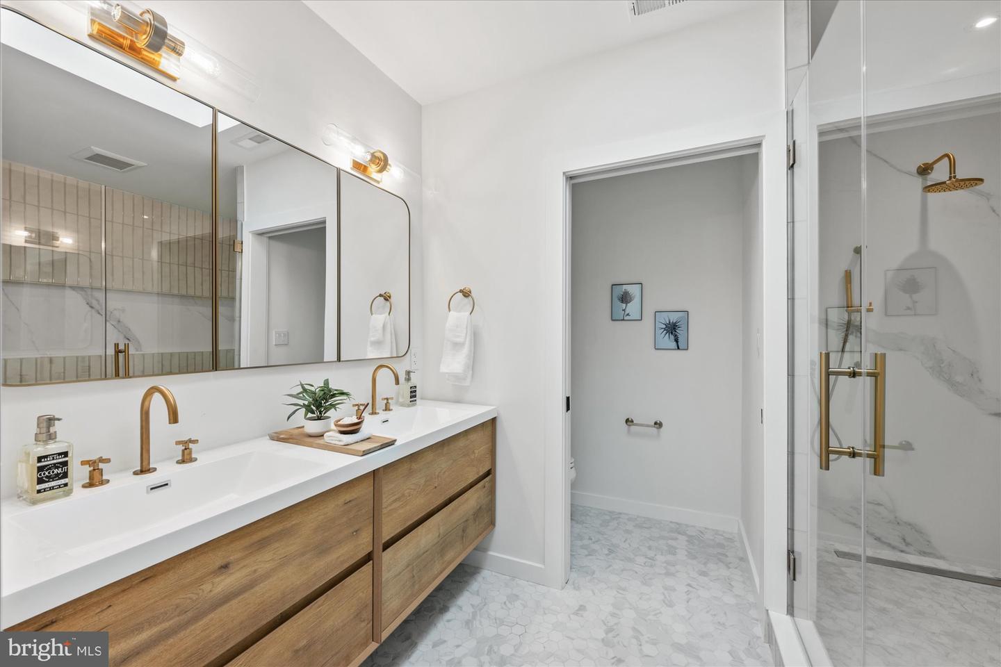 1319 R ST NW #UNIT 2, WASHINGTON, District Of Columbia 20009, 3 Bedrooms Bedrooms, ,2 BathroomsBathrooms,Residential,For sale,1319 R ST NW #UNIT 2,DCDC2185116 MLS # DCDC2185116