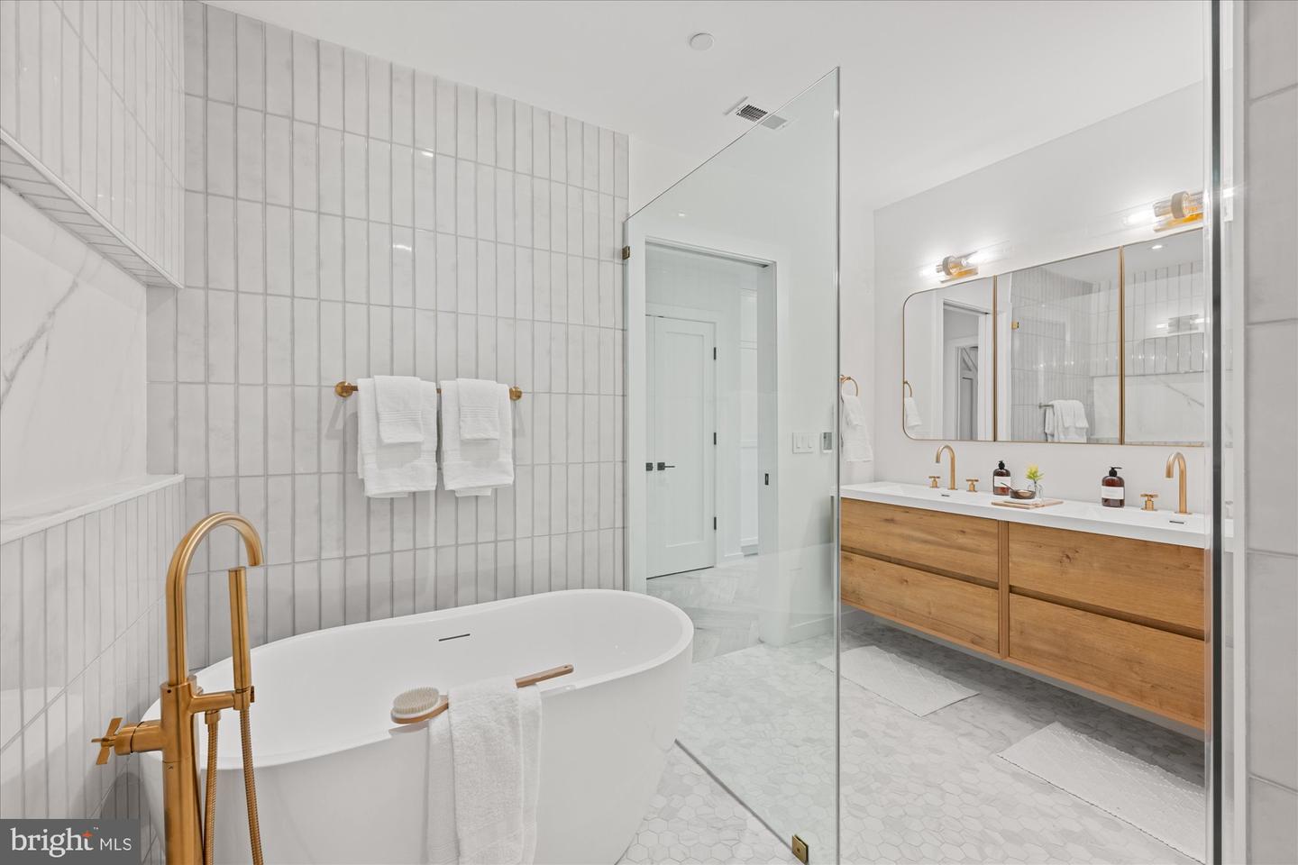 1319 R ST NW #UNIT 1, WASHINGTON, District Of Columbia 20009, 3 Bedrooms Bedrooms, ,2 BathroomsBathrooms,Residential,For sale,1319 R ST NW #UNIT 1,DCDC2185150 MLS # DCDC2185150