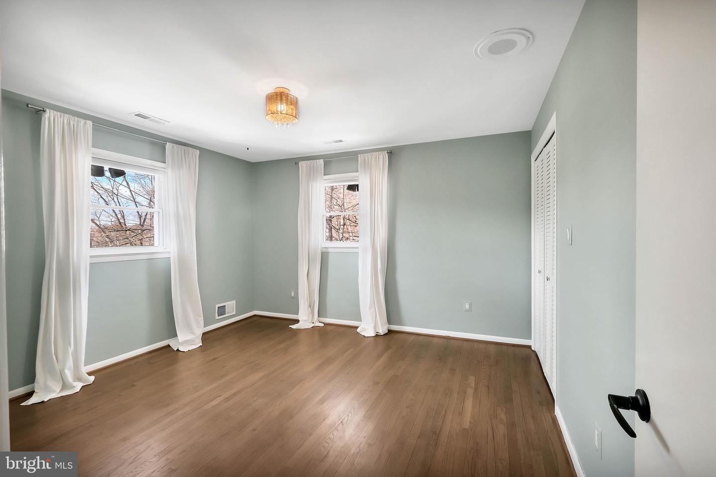 3416 MANSFIELD RD, FALLS CHURCH, Virginia 22041, 5 Bedrooms Bedrooms, ,3 BathroomsBathrooms,Residential,For sale,3416 MANSFIELD RD,VAFX2222032 MLS # VAFX2222032