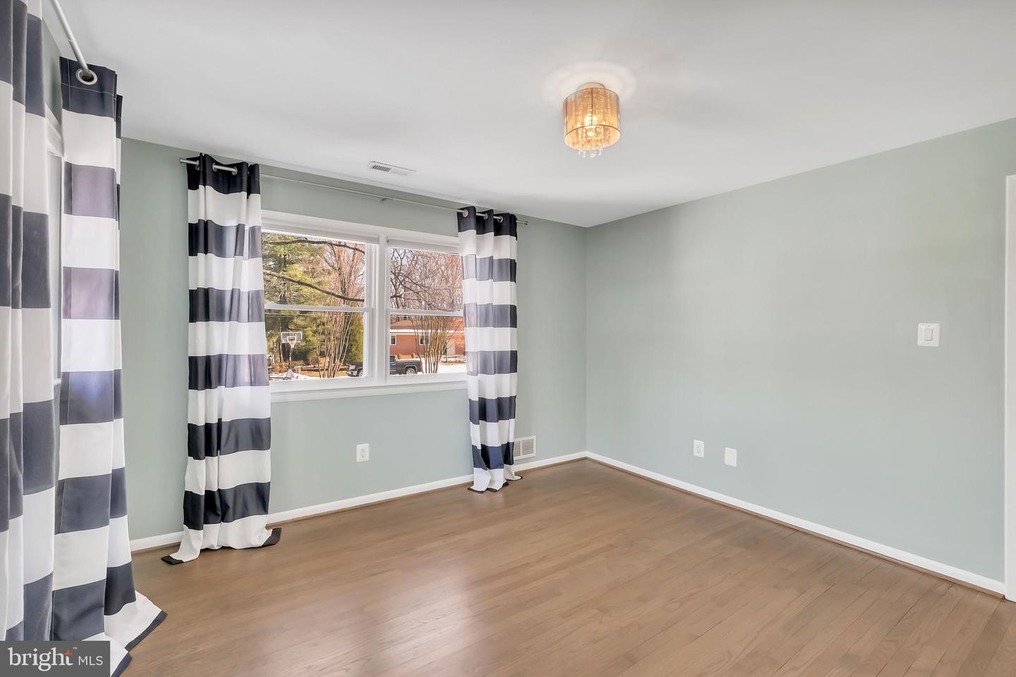 3416 MANSFIELD RD, FALLS CHURCH, Virginia 22041, 5 Bedrooms Bedrooms, ,3 BathroomsBathrooms,Residential,For sale,3416 MANSFIELD RD,VAFX2222032 MLS # VAFX2222032