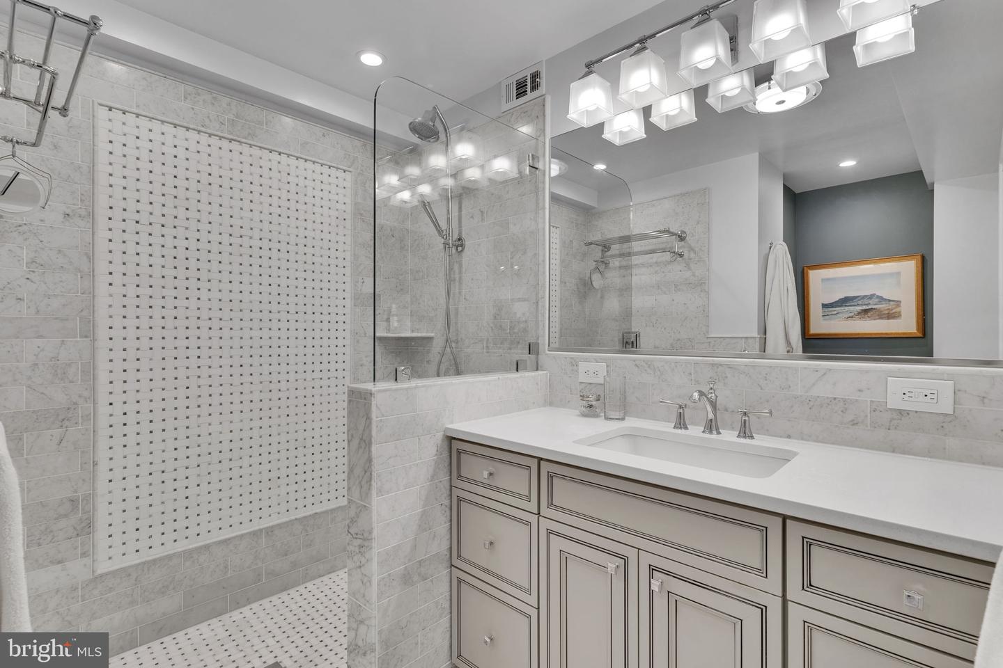1026 16TH ST NW #202, WASHINGTON, District Of Columbia 20036, 2 Bedrooms Bedrooms, ,2 BathroomsBathrooms,Residential,For sale,1026 16TH ST NW #202,DCDC2185434 MLS # DCDC2185434