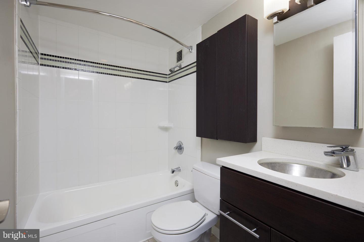 1101 3RD ST SW #202, WASHINGTON, District Of Columbia 20024, 1 Bedroom Bedrooms, ,1 BathroomBathrooms,Residential,For sale,1101 3RD ST SW #202,DCDC2185528 MLS # DCDC2185528