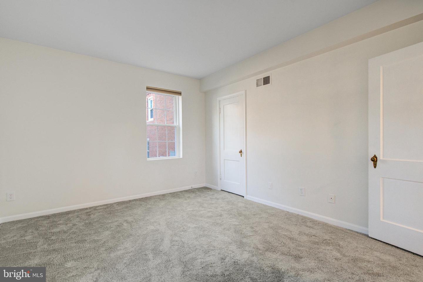 1900 N RHODES ST #70, ARLINGTON, Virginia 22201, 1 Bedroom Bedrooms, ,1 BathroomBathrooms,Residential,For sale,1900 N RHODES ST #70,VAAR2053496 MLS # VAAR2053496