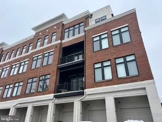 2 STATIONMASTER ST SE #302, LEESBURG, Virginia 20175, 2 Bedrooms Bedrooms, ,2 BathroomsBathrooms,Residential,For sale,2 STATIONMASTER ST SE #302,VALO2086892 MLS # VALO2086892