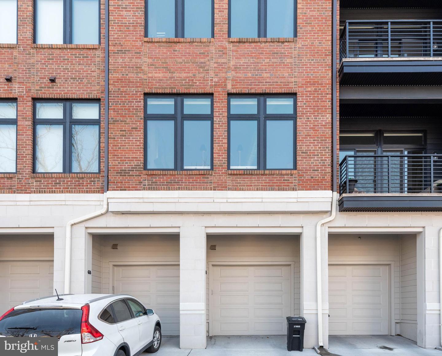 2 STATIONMASTER ST SE #302, LEESBURG, Virginia 20175, 2 Bedrooms Bedrooms, ,2 BathroomsBathrooms,Residential,For sale,2 STATIONMASTER ST SE #302,VALO2086892 MLS # VALO2086892