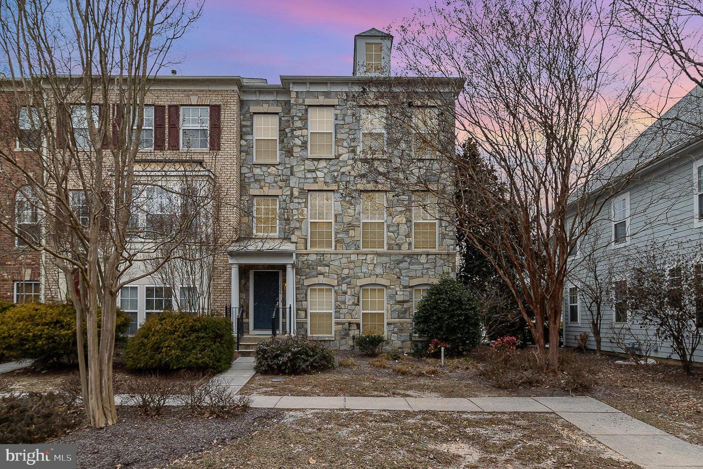 1006 HAMPTON ST, FREDERICKSBURG, Virginia 22401, 3 Bedrooms Bedrooms, ,3 BathroomsBathrooms,Residential,For sale,1006 HAMPTON ST,VAFB2007620 MLS # VAFB2007620
