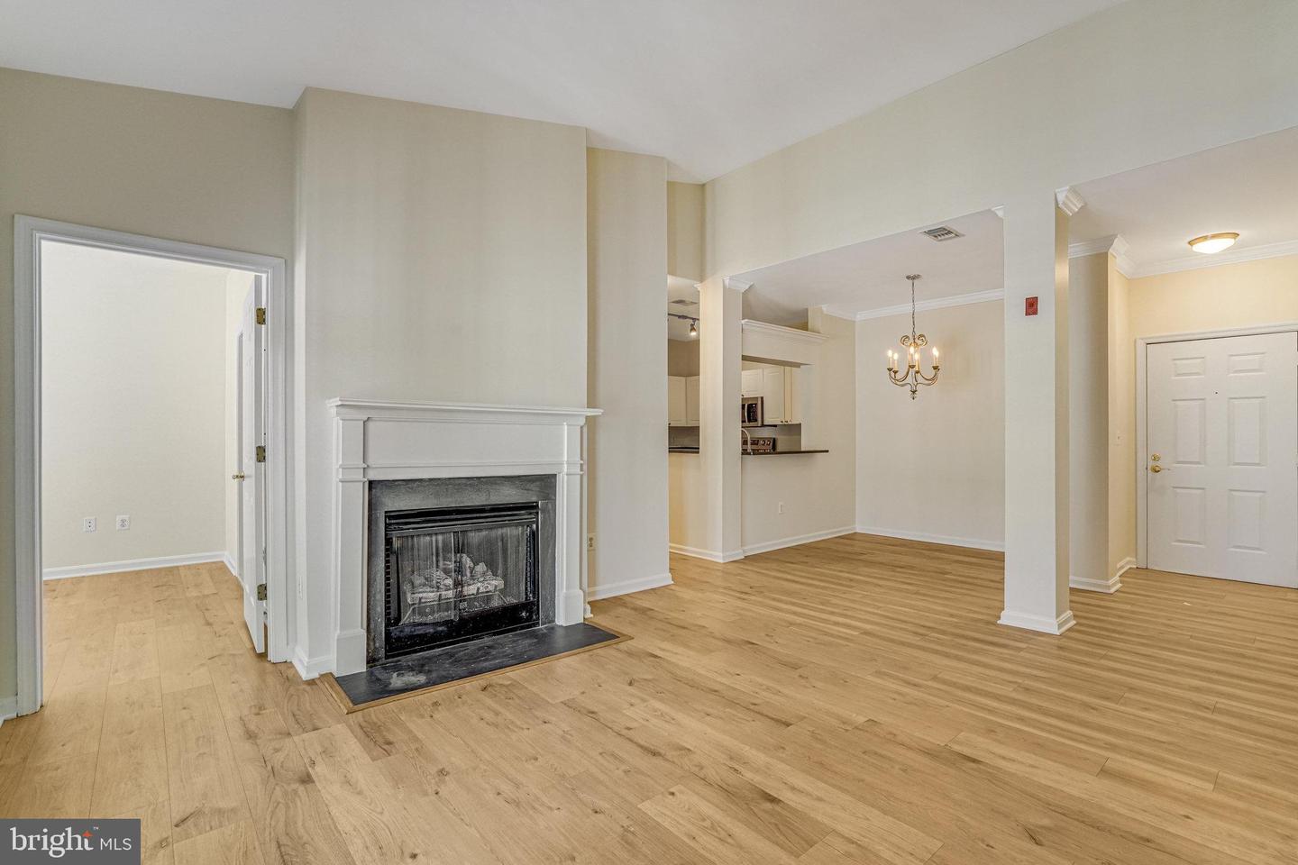 4561 STRUTFIELD LN #3403, ALEXANDRIA, Virginia 22311, 2 Bedrooms Bedrooms, ,2 BathroomsBathrooms,Residential,For sale,4561 STRUTFIELD LN #3403,VAAX2041916 MLS # VAAX2041916