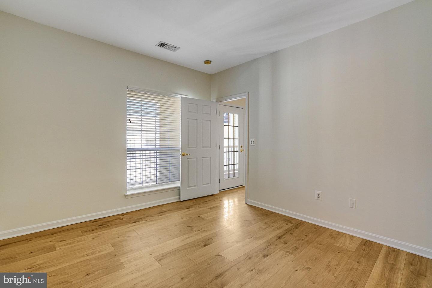 4561 STRUTFIELD LN #3403, ALEXANDRIA, Virginia 22311, 2 Bedrooms Bedrooms, ,2 BathroomsBathrooms,Residential,For sale,4561 STRUTFIELD LN #3403,VAAX2041916 MLS # VAAX2041916