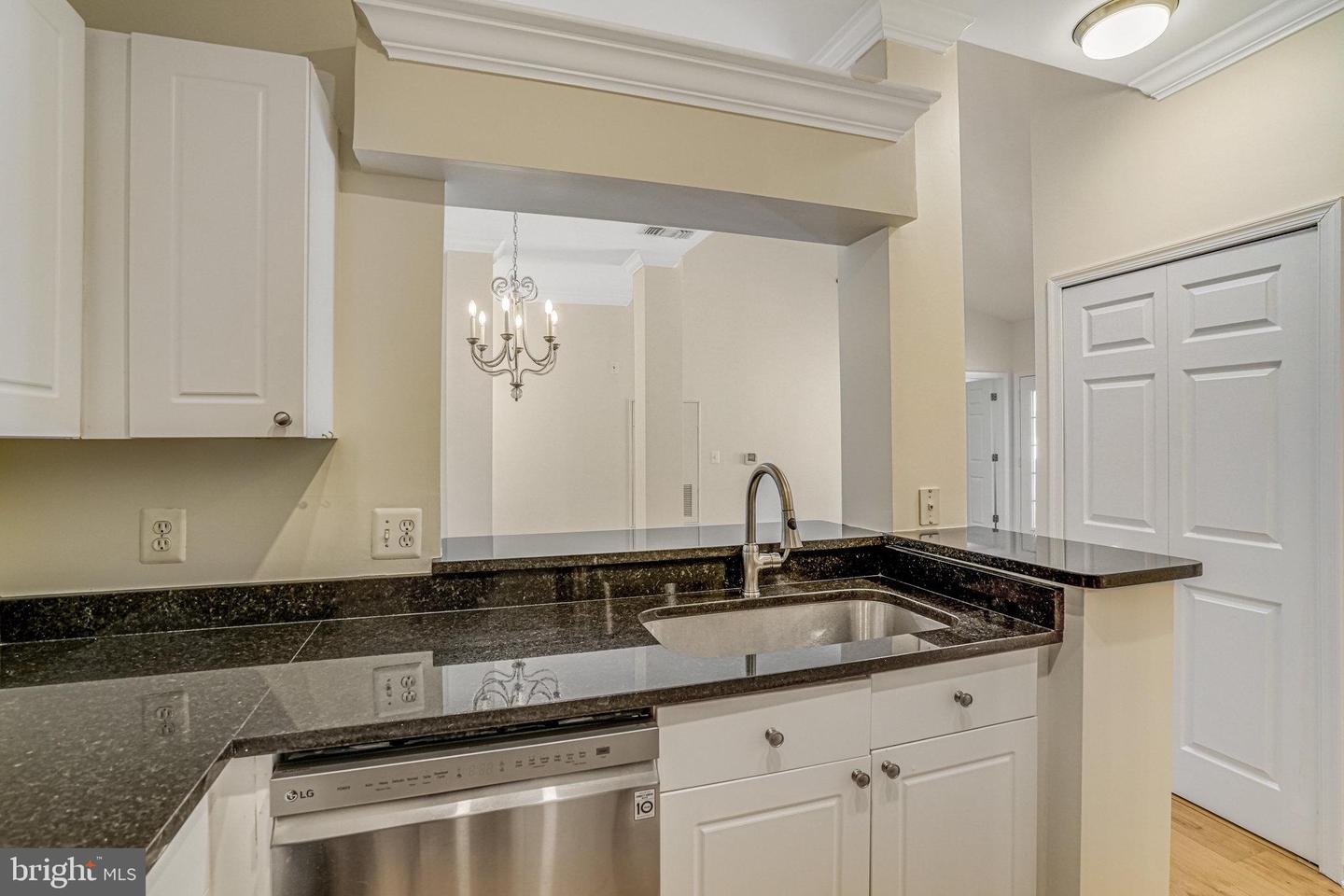 4561 STRUTFIELD LN #3403, ALEXANDRIA, Virginia 22311, 2 Bedrooms Bedrooms, ,2 BathroomsBathrooms,Residential,For sale,4561 STRUTFIELD LN #3403,VAAX2041916 MLS # VAAX2041916
