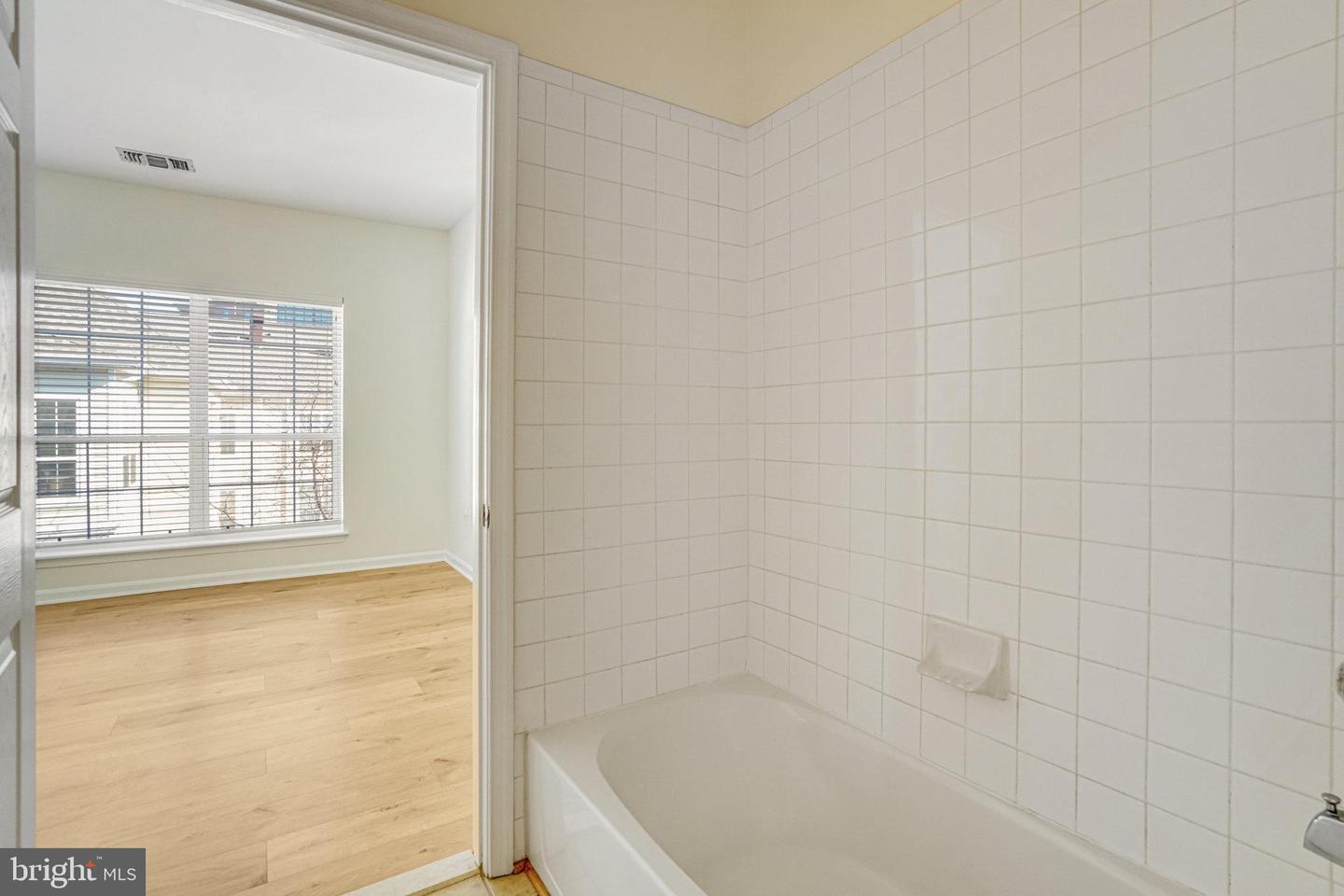 4561 STRUTFIELD LN #3403, ALEXANDRIA, Virginia 22311, 2 Bedrooms Bedrooms, ,2 BathroomsBathrooms,Residential,For sale,4561 STRUTFIELD LN #3403,VAAX2041916 MLS # VAAX2041916