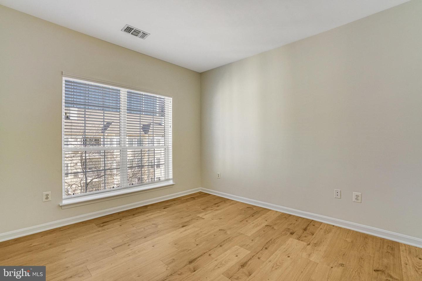 4561 STRUTFIELD LN #3403, ALEXANDRIA, Virginia 22311, 2 Bedrooms Bedrooms, ,2 BathroomsBathrooms,Residential,For sale,4561 STRUTFIELD LN #3403,VAAX2041916 MLS # VAAX2041916