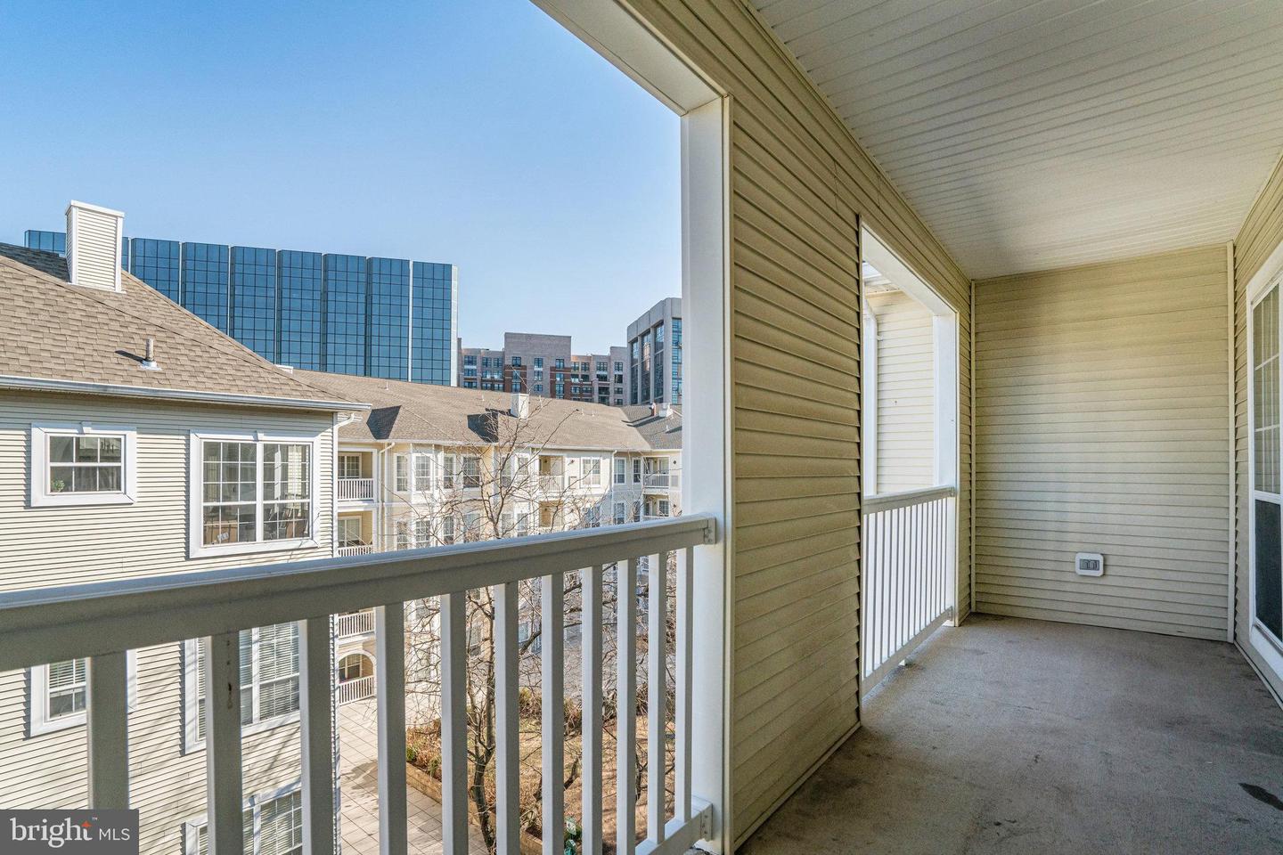 4561 STRUTFIELD LN #3403, ALEXANDRIA, Virginia 22311, 2 Bedrooms Bedrooms, ,2 BathroomsBathrooms,Residential,For sale,4561 STRUTFIELD LN #3403,VAAX2041916 MLS # VAAX2041916