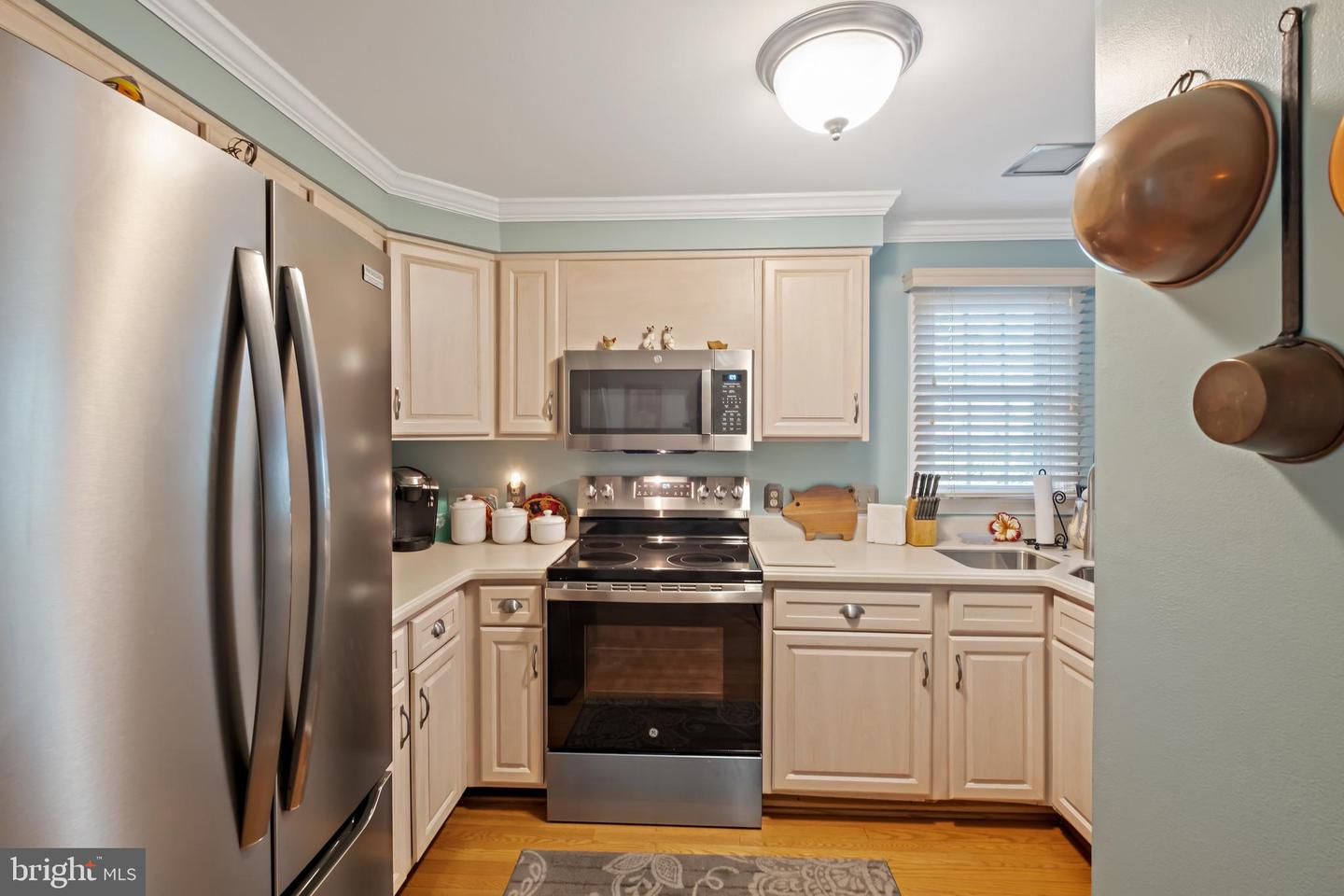 10808 WINTER CORN LN, RESTON, Virginia 20191, 3 Bedrooms Bedrooms, 7 Rooms Rooms,2 BathroomsBathrooms,Residential,For sale,10808 WINTER CORN LN,VAFX2214984 MLS # VAFX2214984