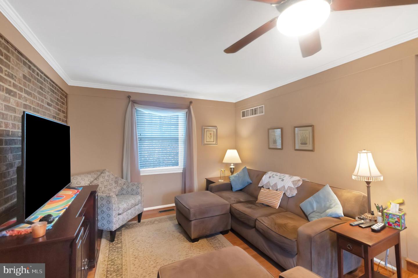 10808 WINTER CORN LN, RESTON, Virginia 20191, 3 Bedrooms Bedrooms, 7 Rooms Rooms,2 BathroomsBathrooms,Residential,For sale,10808 WINTER CORN LN,VAFX2214984 MLS # VAFX2214984