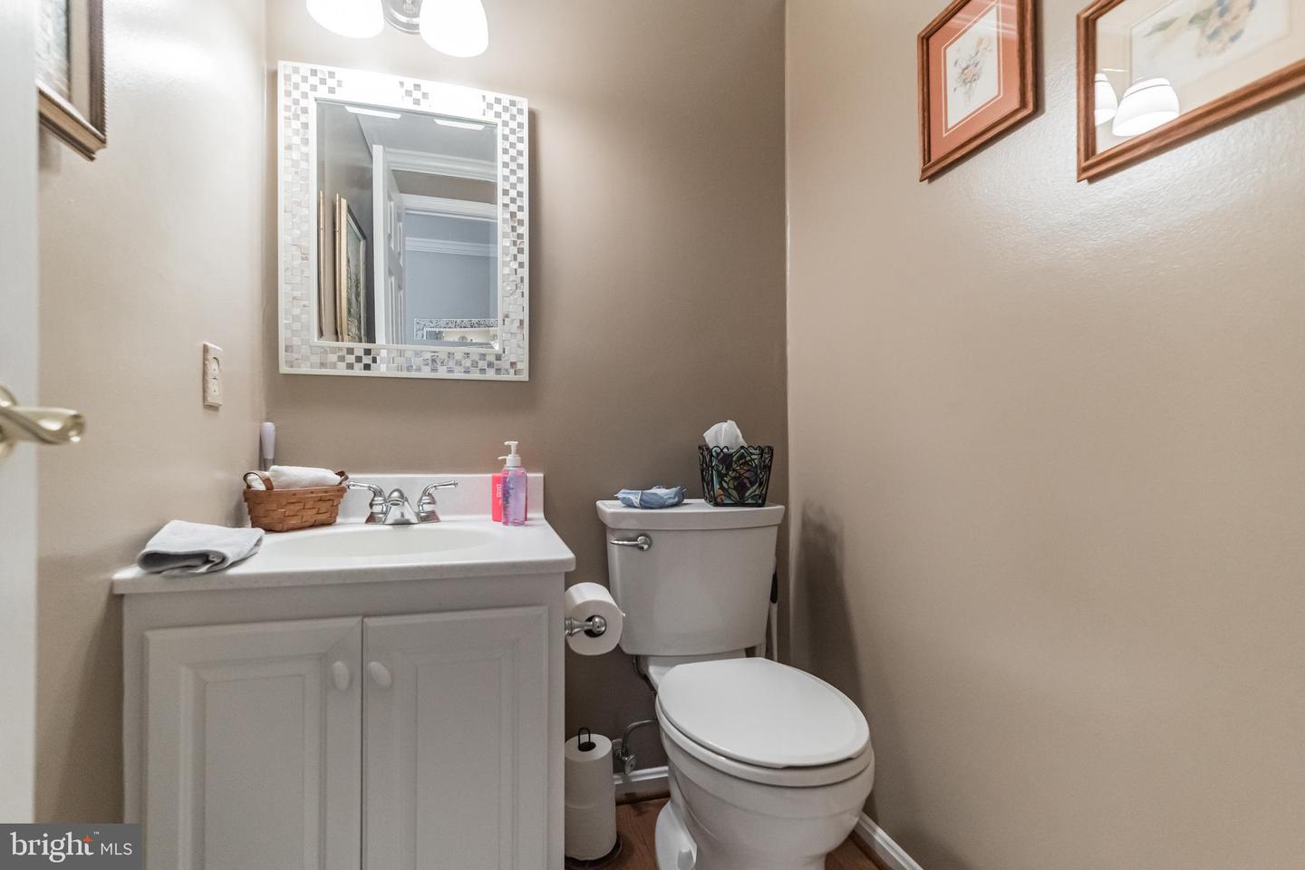 10808 WINTER CORN LN, RESTON, Virginia 20191, 3 Bedrooms Bedrooms, 7 Rooms Rooms,2 BathroomsBathrooms,Residential,For sale,10808 WINTER CORN LN,VAFX2214984 MLS # VAFX2214984