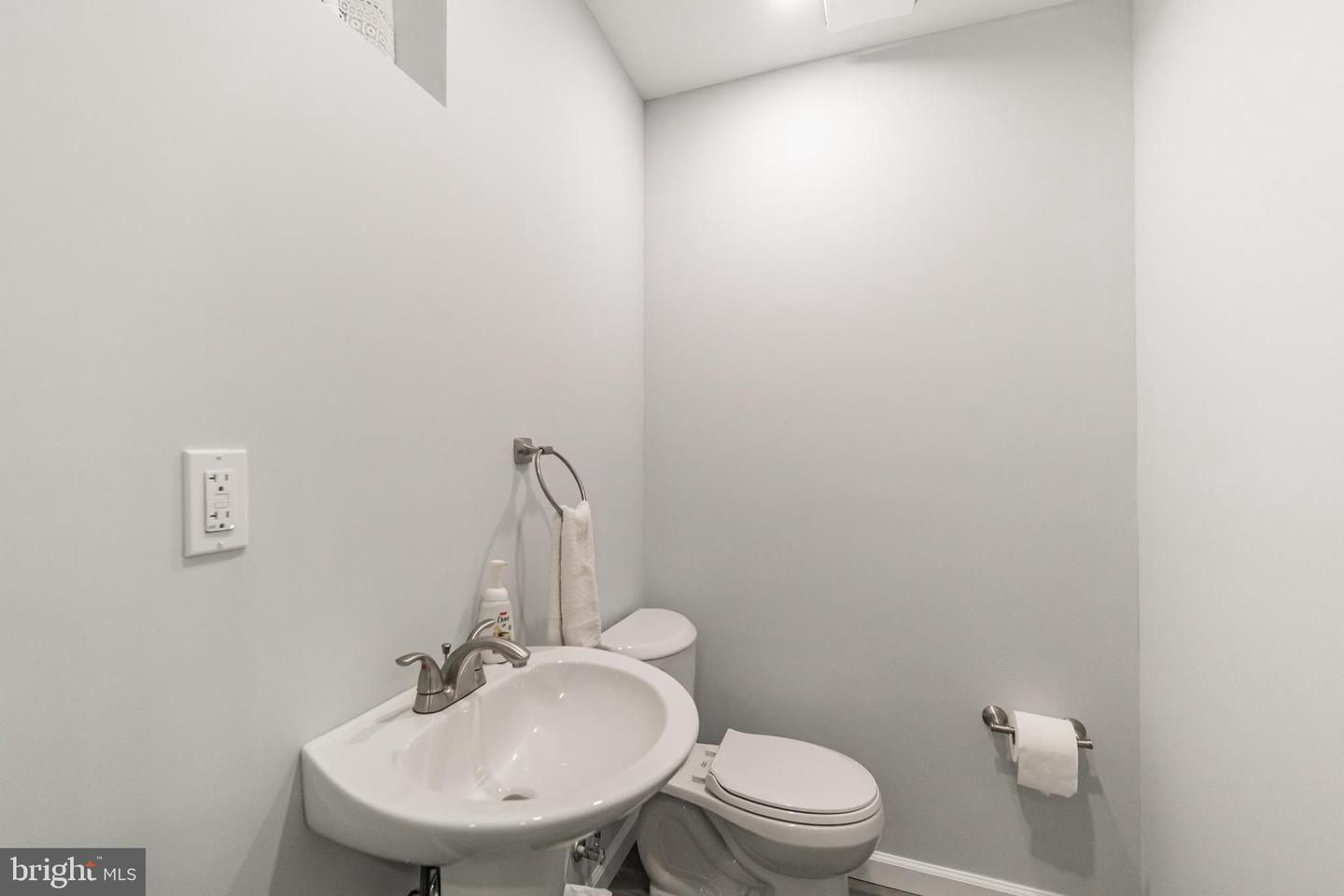 10808 WINTER CORN LN, RESTON, Virginia 20191, 3 Bedrooms Bedrooms, 7 Rooms Rooms,2 BathroomsBathrooms,Residential,For sale,10808 WINTER CORN LN,VAFX2214984 MLS # VAFX2214984