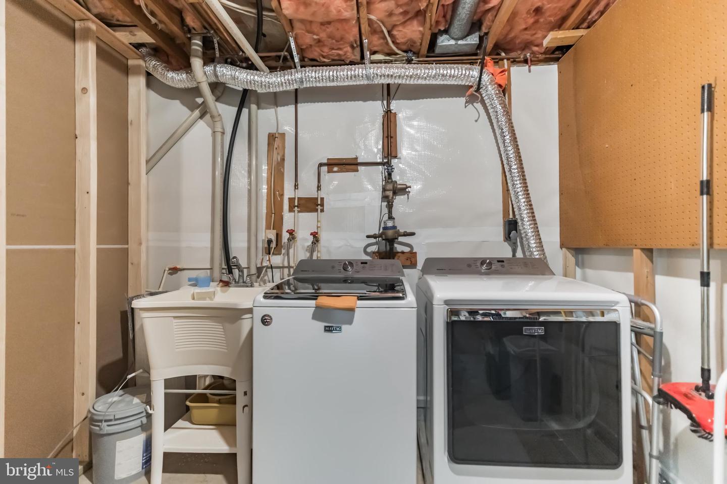 10808 WINTER CORN LN, RESTON, Virginia 20191, 3 Bedrooms Bedrooms, 7 Rooms Rooms,2 BathroomsBathrooms,Residential,For sale,10808 WINTER CORN LN,VAFX2214984 MLS # VAFX2214984