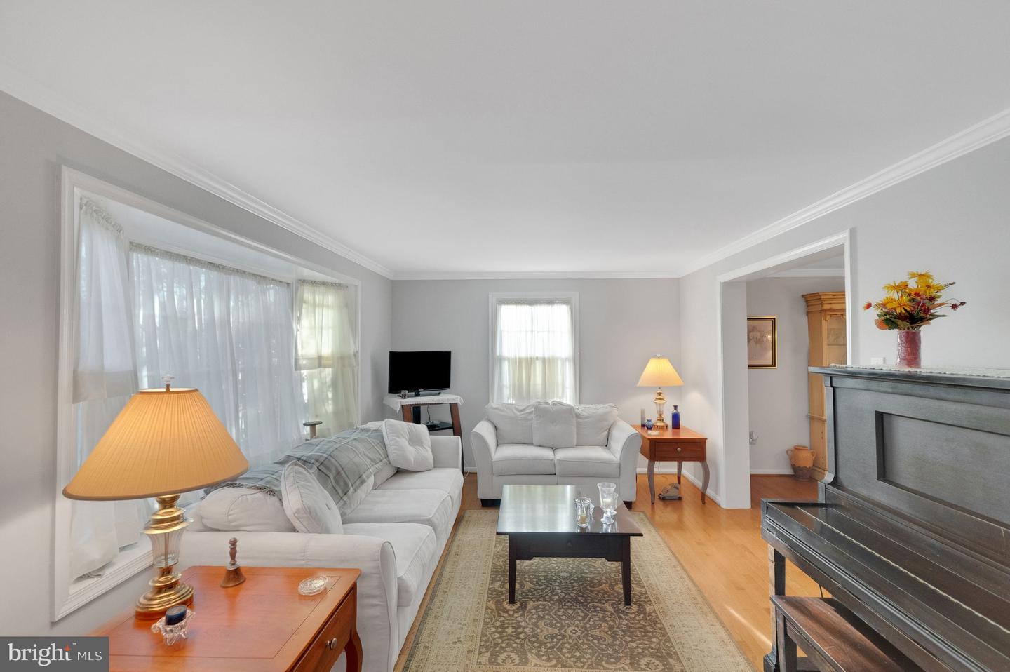 10808 WINTER CORN LN, RESTON, Virginia 20191, 3 Bedrooms Bedrooms, 7 Rooms Rooms,2 BathroomsBathrooms,Residential,For sale,10808 WINTER CORN LN,VAFX2214984 MLS # VAFX2214984