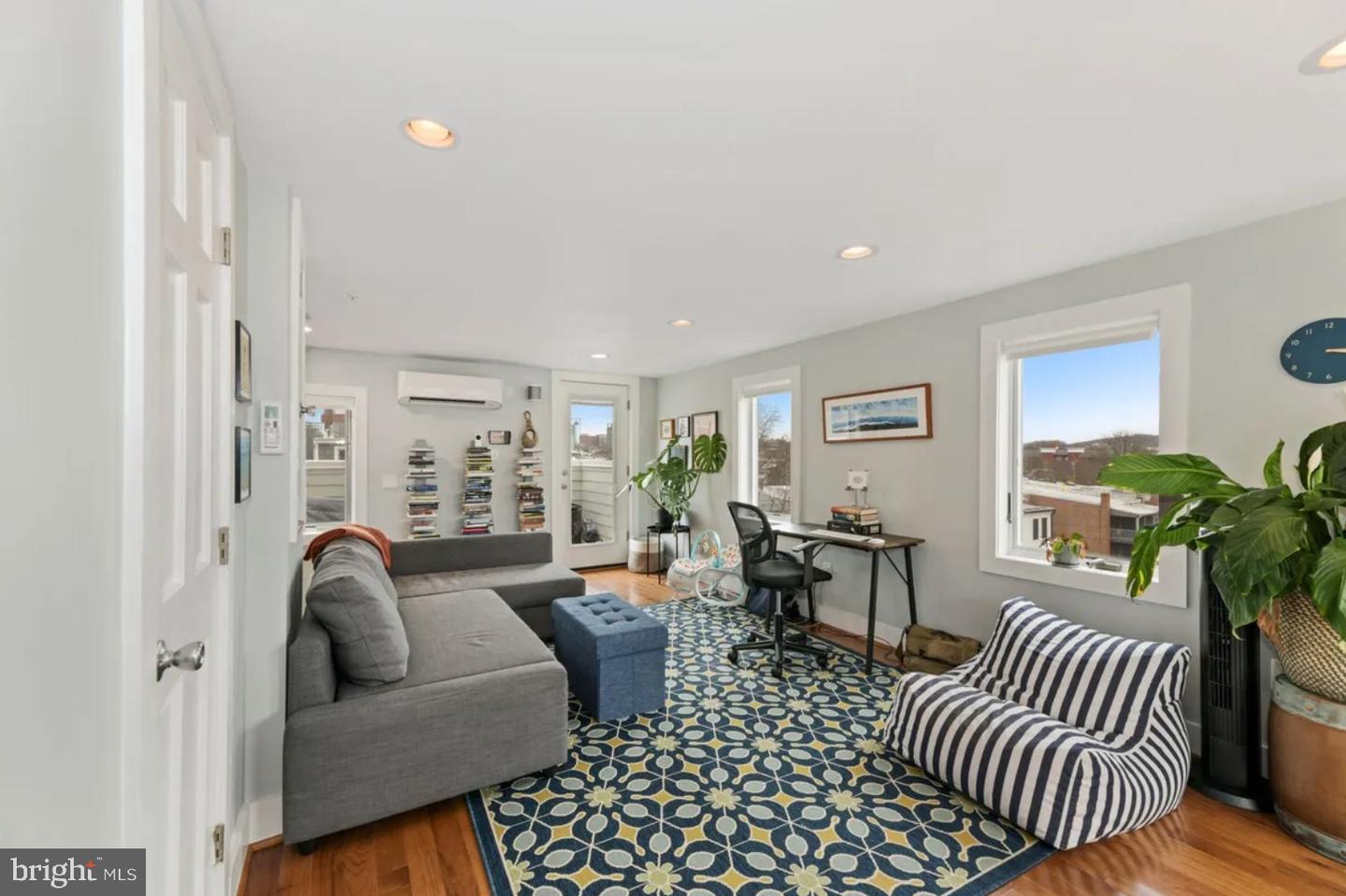 915 3RD ST NE, WASHINGTON, District Of Columbia 20002, 5 Bedrooms Bedrooms, ,6 BathroomsBathrooms,Residential,For sale,915 3RD ST NE,DCDC2155662 MLS # DCDC2155662