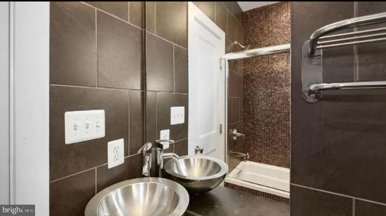 915 3RD ST NE, WASHINGTON, District Of Columbia 20002, 5 Bedrooms Bedrooms, ,6 BathroomsBathrooms,Residential,For sale,915 3RD ST NE,DCDC2155662 MLS # DCDC2155662