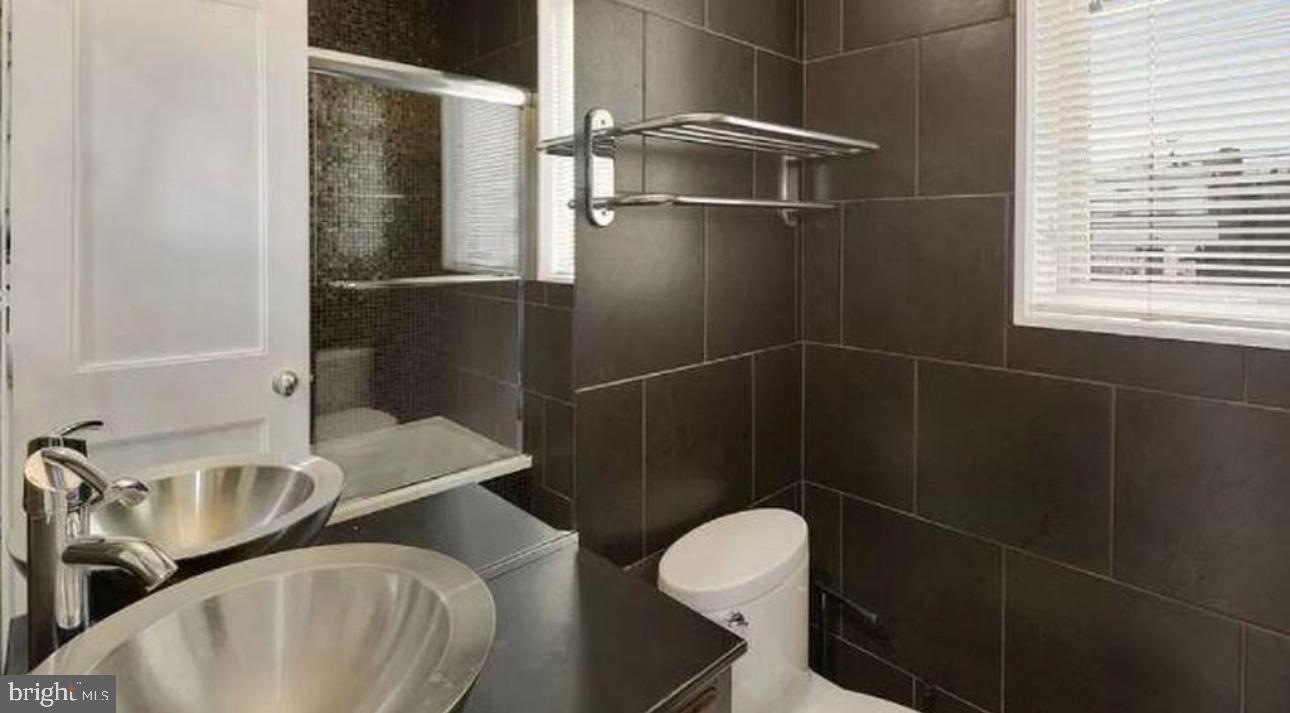 915 3RD ST NE, WASHINGTON, District Of Columbia 20002, 5 Bedrooms Bedrooms, ,6 BathroomsBathrooms,Residential,For sale,915 3RD ST NE,DCDC2155662 MLS # DCDC2155662