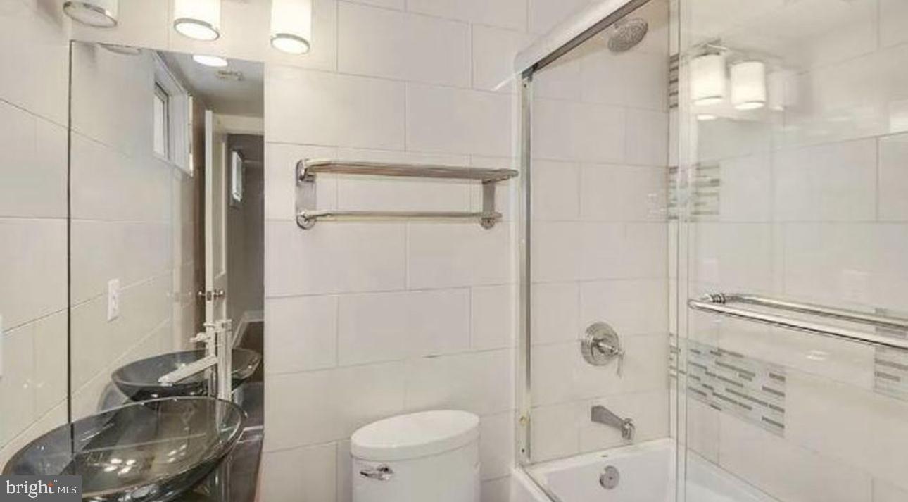 915 3RD ST NE, WASHINGTON, District Of Columbia 20002, 5 Bedrooms Bedrooms, ,6 BathroomsBathrooms,Residential,For sale,915 3RD ST NE,DCDC2155662 MLS # DCDC2155662