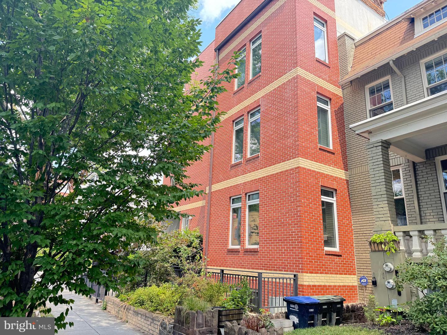 915 3RD ST NE, WASHINGTON, District Of Columbia 20002, 5 Bedrooms Bedrooms, ,6 BathroomsBathrooms,Residential,For sale,915 3RD ST NE,DCDC2155662 MLS # DCDC2155662