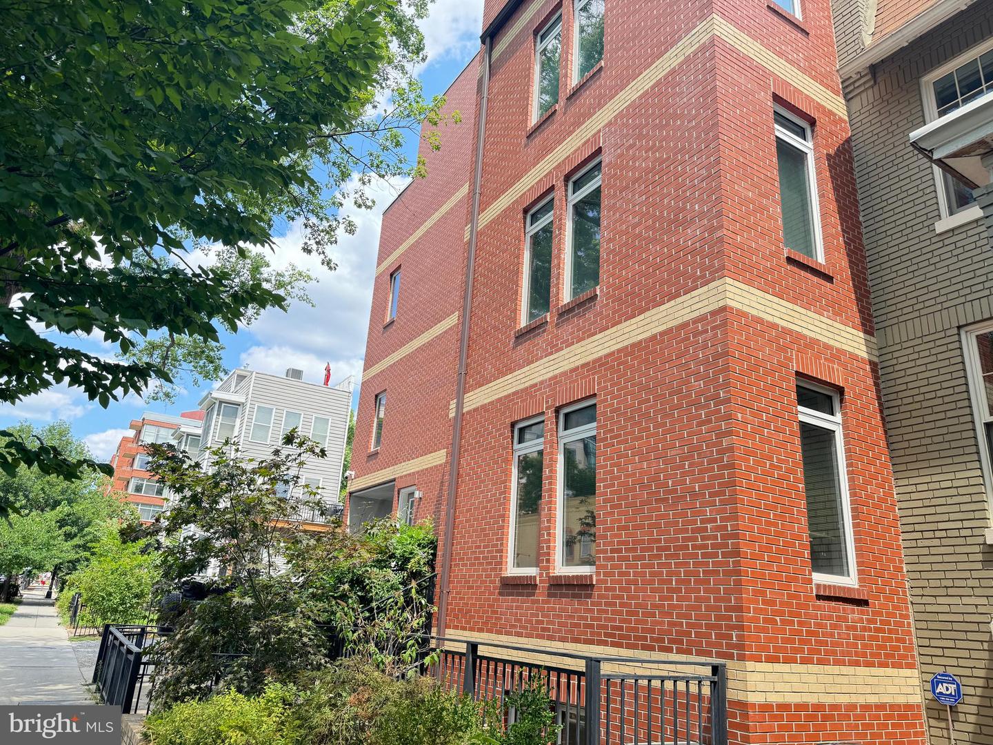 915 3RD ST NE, WASHINGTON, District Of Columbia 20002, 5 Bedrooms Bedrooms, ,6 BathroomsBathrooms,Residential,For sale,915 3RD ST NE,DCDC2155662 MLS # DCDC2155662