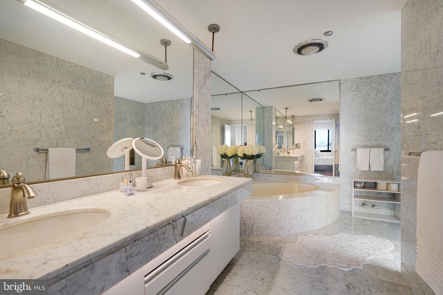 1300 CRYSTAL DR #1210S, ARLINGTON, Virginia 22202, 2 Bedrooms Bedrooms, ,2 BathroomsBathrooms,Residential,For sale,1300 CRYSTAL DR #1210S,VAAR2053076 MLS # VAAR2053076