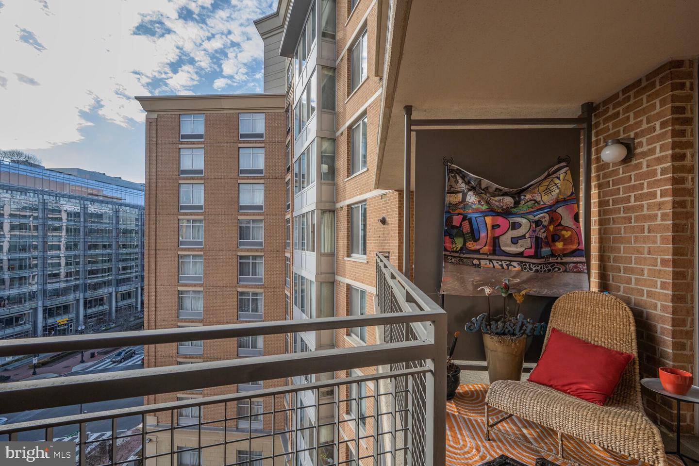 555 MASSACHUSETTS AVE NW #901, WASHINGTON, District Of Columbia 20001, 1 Bedroom Bedrooms, ,1 BathroomBathrooms,Residential,For sale,555 MASSACHUSETTS AVE NW #901,DCDC2184212 MLS # DCDC2184212