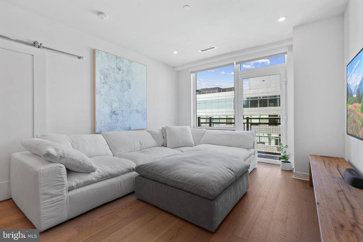 37 L ST SE #1001, WASHINGTON, District Of Columbia 20003, 2 Bedrooms Bedrooms, ,2 BathroomsBathrooms,Residential,For sale,37 L ST SE #1001,DCDC2185138 MLS # DCDC2185138