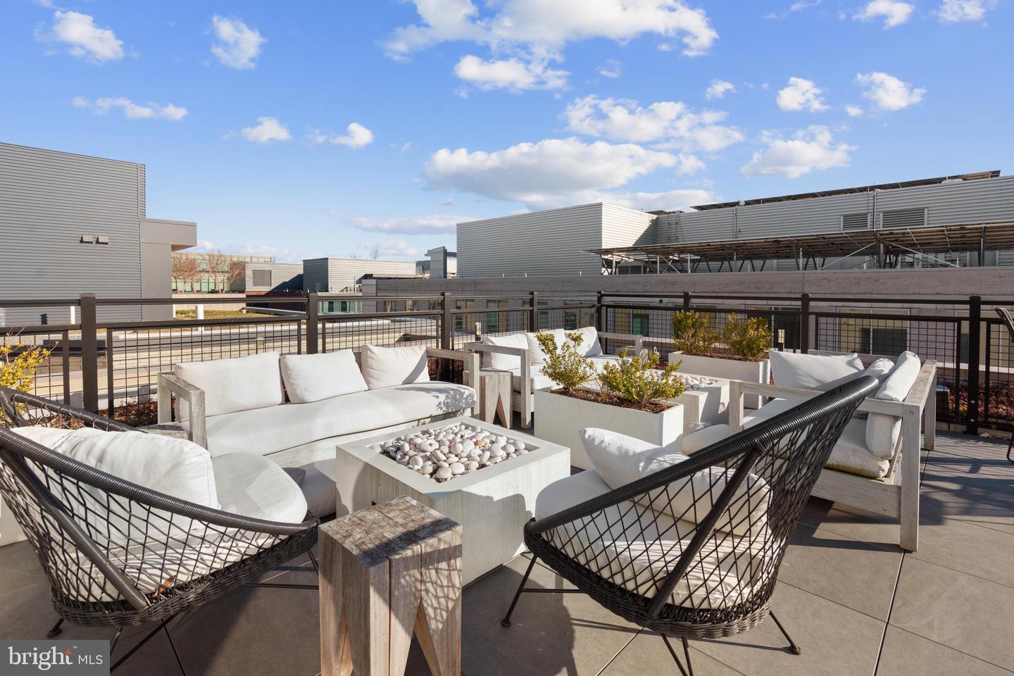 37 L ST SE #1001, WASHINGTON, District Of Columbia 20003, 2 Bedrooms Bedrooms, ,2 BathroomsBathrooms,Residential,For sale,37 L ST SE #1001,DCDC2185138 MLS # DCDC2185138